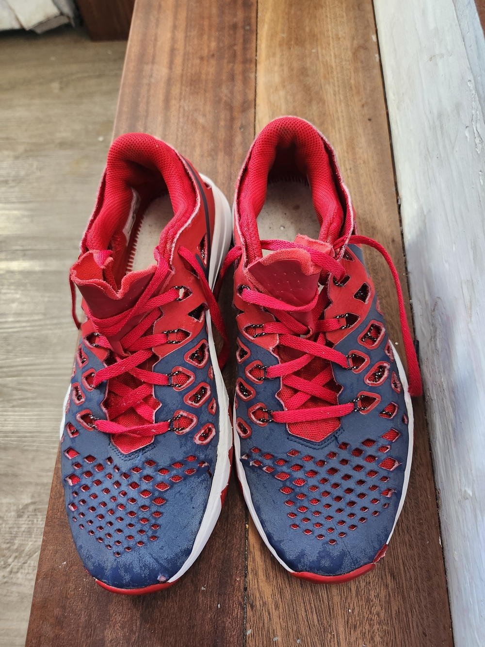 Nike Men's Red and Blue Athletic Sneakers